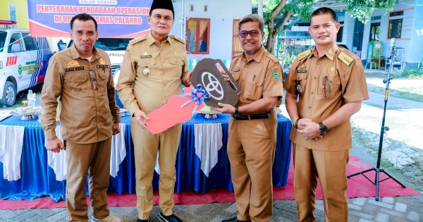 Bupati Barru Serahkan 1 Unit Mobil Ambulance ke Puskesmas Bojo