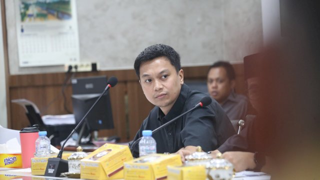 Anggota Komisi D DPRD Makassar Odhika Cakra Satriawan Rapat Monev bersama OPD.