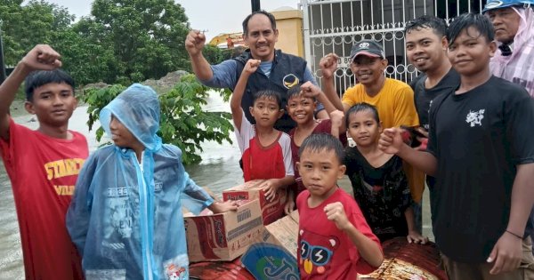 Politik Kemanusiaan, Legislator NasDem Mahmud Beri Bantuan Korban Banjir Kodam 3 Katimbang Makassar