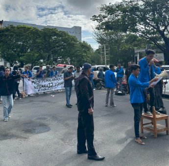 Mahasiswa UNISMUH Makassar Gelar Aksi Besar-Besaran Menolak Kenaikan PPN 12%.