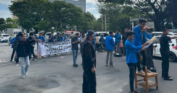 Mahasiswa UNISMUH Makassar Gelar Aksi Besar-Besaran Menolak Kenaikan PPN 12%.