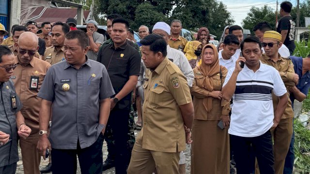 Bareng Legislator NasDem Abd Rahman Tinjau Jembatan Roboh, Bupati Sidrap Terpilih Syaharuddin Alrif Janji Perbaikan Cepat