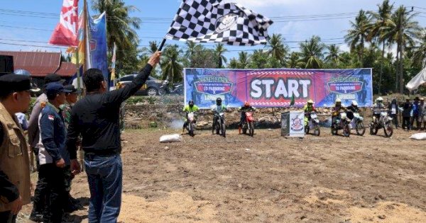 Bupati Barru Buka Lomba Balap Motor Taxi Gabah, Ajak Masyarakat Syukuri Nikmat dan Jaga Sportivitas