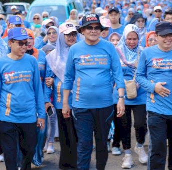 Bupati Barru Ajak Ribuan Guru Jalan Sehat Rayakan Hari Guru Nasional