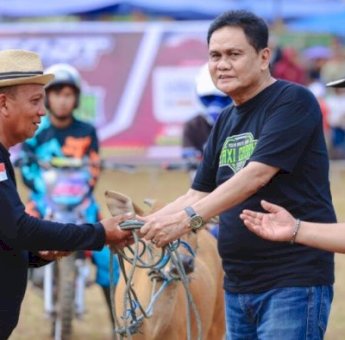Bupati Barru Meriahkan Pesta Rakyat Lomba Taxi Gabah Harapan Cup III