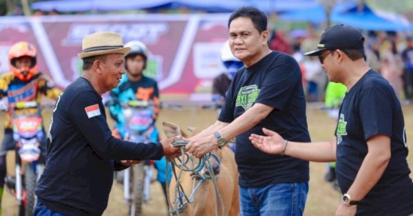 Bupati Barru Meriahkan Pesta Rakyat Lomba Taxi Gabah Harapan Cup III