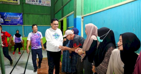 Bupati Barru Membuka Kejuaraan Bulutangkis Antar Kecamatan di Tanete Riaja