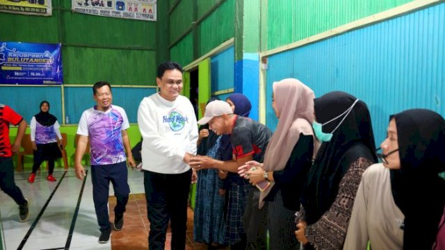 Bupati Barru Membuka Kejuaraan Bulutangkis Antar Kecamatan di Tanete Riaja