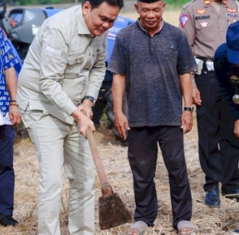 Bupati Barru Ajak Petani Tingkatkan Produktivitas Melalui Tradisi Mappalili