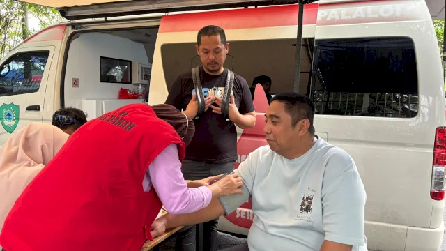 Bupati Chaidir Syam saat Donor darah di CFD Perdana 2025.