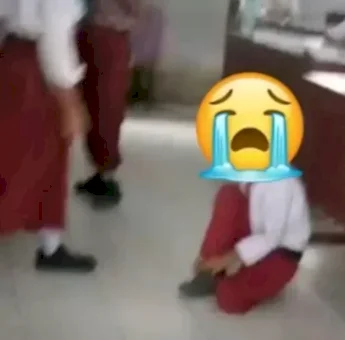 Guru yang Menyuruh Muridnya Duduk di Lantai Berjam-jam karena Tak Bayar SPP Diberhentikan Sementara