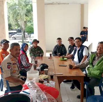 Bupati Barru Kunjungi Dapur Umum di Islamic Centre