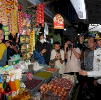 Dua Menteri Tinjau Harga Kebutuhan Pokok di Makassar, Temukan Harga Lebih Murah dari Provinsi Lain