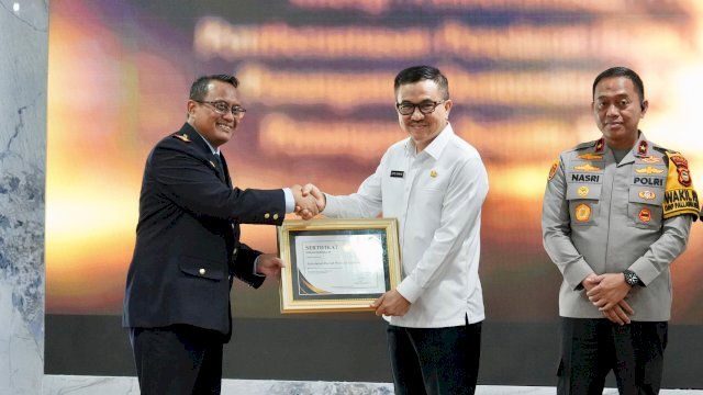 Hari Pabean Internasional, Jufri Rahman Terima Penghargaan dari DJBC Sulbagsel