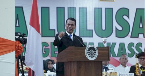 Hadiri Wisuda UNM, Mentan Amran Beri Pesan Ini untuk Generasi Muda