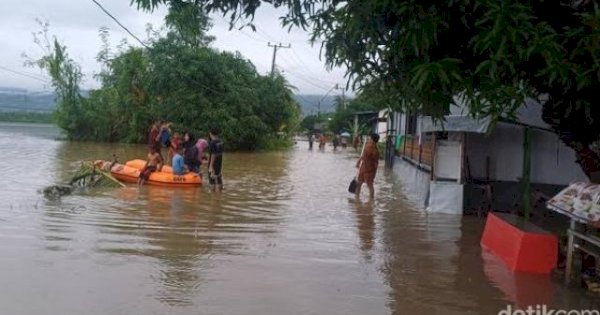 Banjir di Barru Perlahan Surut, Warga Terdampak Dievakuasi ke Islamic Center