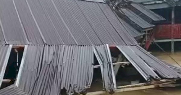 Rumah Warga di Barru Roboh Diterjang Banjir, Ketinggian Air 120 Cm