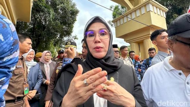  Eks Ketua DPRD Sulsel Ina Kartika.