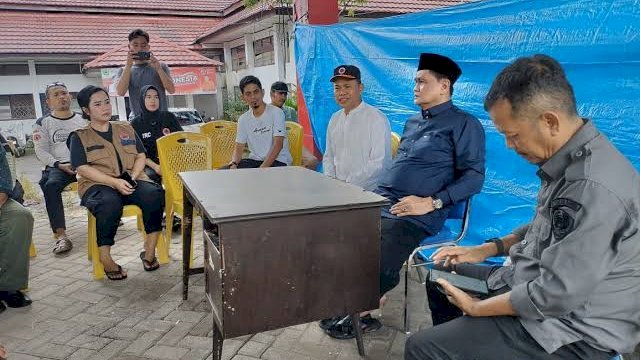 Bupati Barru Suardi Saleh kunjungi Posko Darurat Banda Penanggulangan Bencana Daerah (BPBD) Kabupaten Barru.