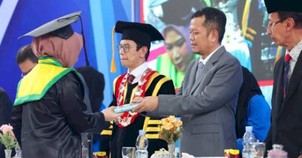 Melalui Plh Sekda Barru, Ini Harapan Bupati Suardi Saleh, di Acara Wisuda ITBA Al Gazali
