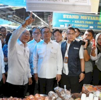 Didampingi Danny Pomanto Tinjau Harga Pangan, Zulkifli Hasan: Harga Lebih Rendah!