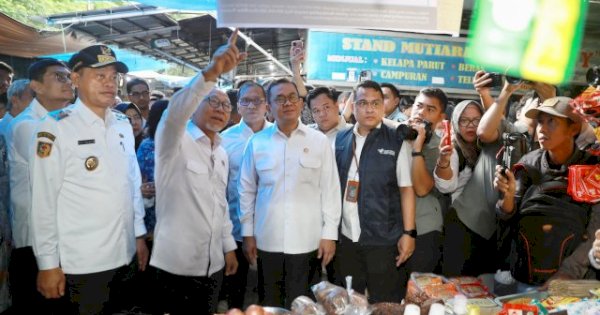 Didampingi Danny Pomanto Tinjau Harga Pangan, Zulkifli Hasan: Harga Lebih Rendah!