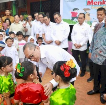 Menko Zulkifli Hasan Sampaikan Pesan Presiden Prabowo saat Kunker di Makassar, Pastikan Gizi Anak Terpenuhi