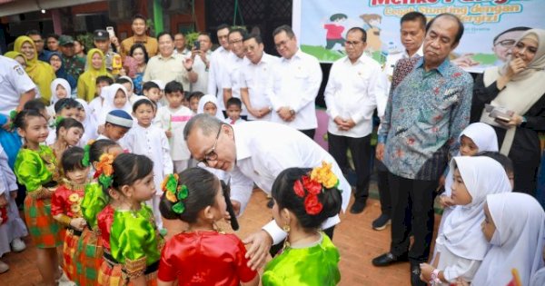 Menko Zulkifli Hasan Sampaikan Pesan Presiden Prabowo saat Kunker di Makassar, Pastikan Gizi Anak Terpenuhi