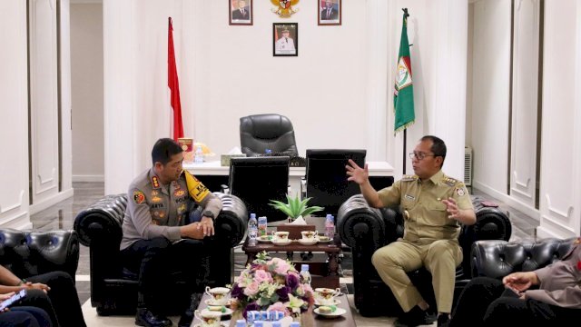 Moh. Ramdhan Pomanto, Pol. Arya Perdana.