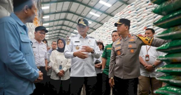 Danny Pomanto Dampingi Pj Gubernur Tinjau Gedung Bulog, Pastikan Inflasi di Sulsel Terkendali