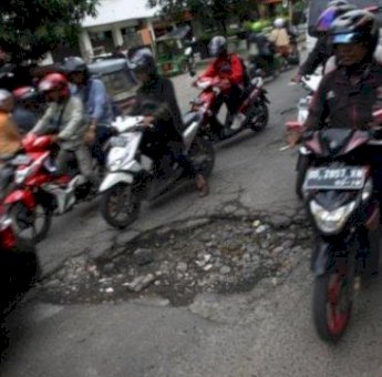 Pemkab Maros Alokasi Rp 74 M Perbaikan dan Perawatan Jalan di 14 Kecamatan