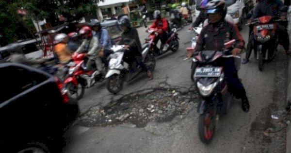 Pemkab Maros Alokasi Rp 74 M Perbaikan dan Perawatan Jalan di 14 Kecamatan