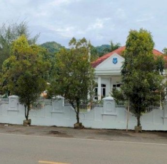 Jelang Pelantikan Ucu-Iwan, Pagar Rujab Bupati Enrekang Dicat Putih