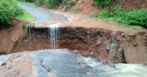 3 Hari Terputus, Jalan Amblas di Pujananting Barru Belum Diperbaiki