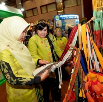 Dekranasda Sulsel Kembali Berpartisipasi di INACRAFT 2025, Tampilkan Produk Unggulan dari Kabupaten Kota