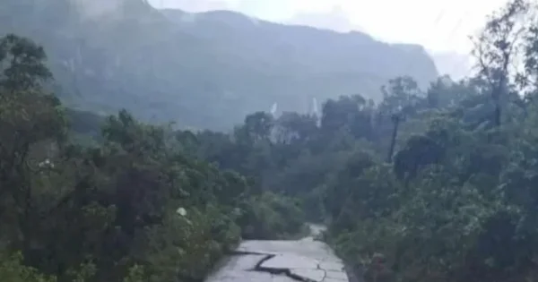 Tertutup Longsor, Jalan Poros Buludua-Pekkae Lumpuh Total