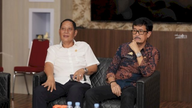 Ketua DPRD Pinrang, Nasrun Paturusi (kiri) bersama Sekda Pinrang, A. Calo Kerrang (kanan)