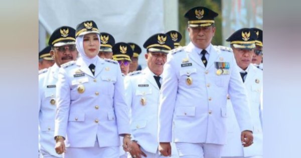 Dilantik Presiden Prabowo, Bupati dan wakil Bupati Barru Andi Ina-Abustan Kenakan PDU dari Penjahit Lokal