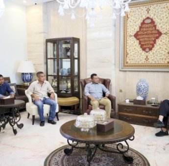 Tunjukkan Keakraban, Danny Pomanto- Mayor Marinir Yusman Saling Izin Pamit