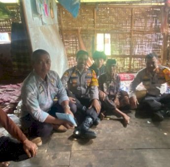 Kapolres Jeneponto Sambangi Kakek Sahabu, Warga Kurang Mampu di Rumah Tak Layak Huni-Beri Bantuan dan Support