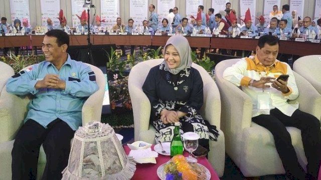 Mentan Amran-Wagub Sulsel Fatmawati Rusdi dan Nurdin Halid.