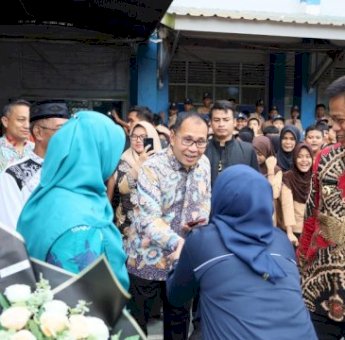 Danny Pomanto Dampingi Pj Gubernur Tinjau MBG dan PKG di Empat Sekolah
