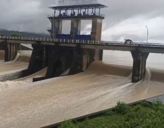 Waspada Banjir, Pintu Pelimpahan Air Bendungan Bili-bili Gowa Dibuka-Warga Diimbau Jauhi Sungai