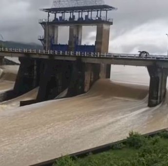 Waspada Banjir, Pintu Pelimpahan Air Bendungan Bili-bili Gowa Dibuka-Warga Diimbau Jauhi Sungai