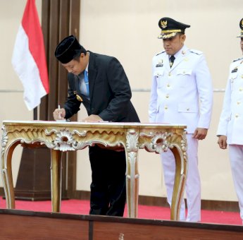 Gubernur Sulsel Lantik Paris Yasir &ndash; Islam Iskandar sebagai Bupati dan Wakil Bupati Jeneponto Periode 2025-2030