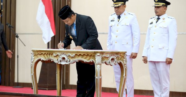 Gubernur Sulsel Lantik Paris Yasir – Islam Iskandar sebagai Bupati dan Wakil Bupati Jeneponto Periode 2025-2030