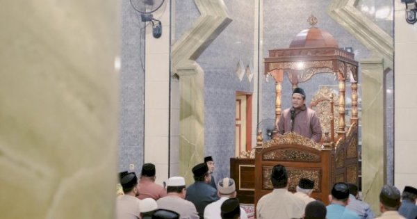 Bupati Bantaeng Uji Nurdin Salurkan Bantuan ke Masjid Jamiatul Khaeriah