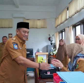 Perdana Berkantor Pasca Dilantik, Bupati Patahuddin Sidak Kantor Bupati Luwu