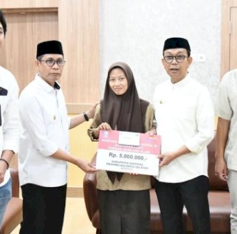 Delapan Korban Bencana Tanah Longsor Menerima Bantuan dari Pemkab Soppeng