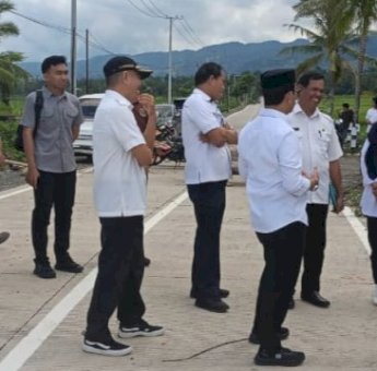 Pasca Diterjang Banjir, Bupati Soppeng Suwardi Haseng bersama Wakilnya Tinjau Langsung Jembatan Salokaraja